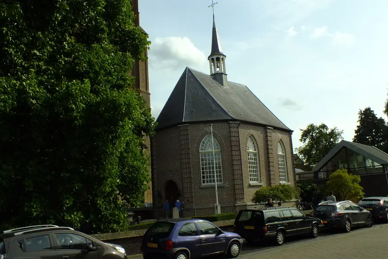 De hervormde kerk in Boxtel, naast de grote kerktoren