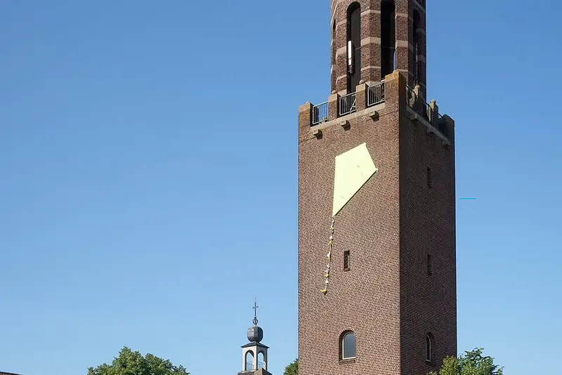 De protestantse kerk in Kerkdriel met de vierkante toren