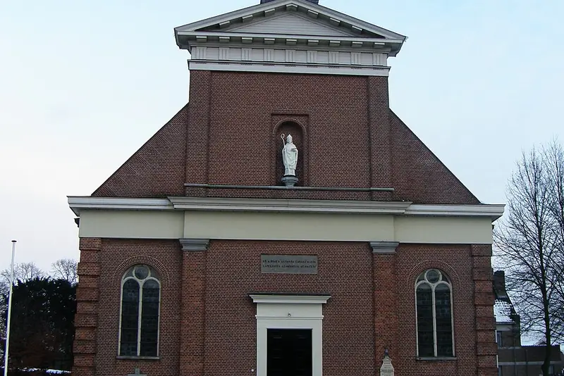 De rooms-katholieke kerk in Nistelrode, in de winter